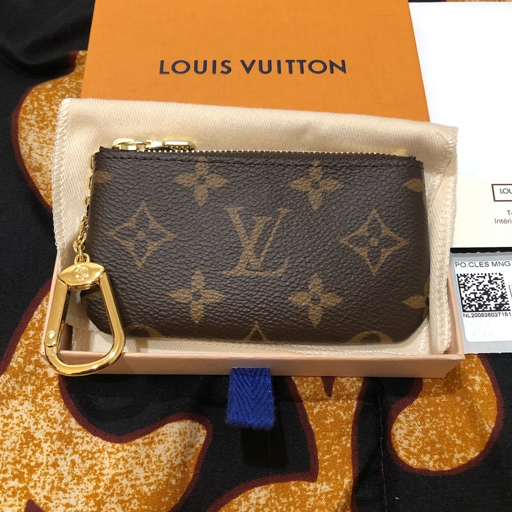 Lv keychains super hard to find - Picture 2 of 9